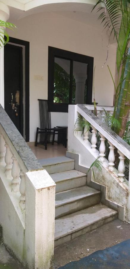 God'S Gift Morjim Hotel Exterior photo