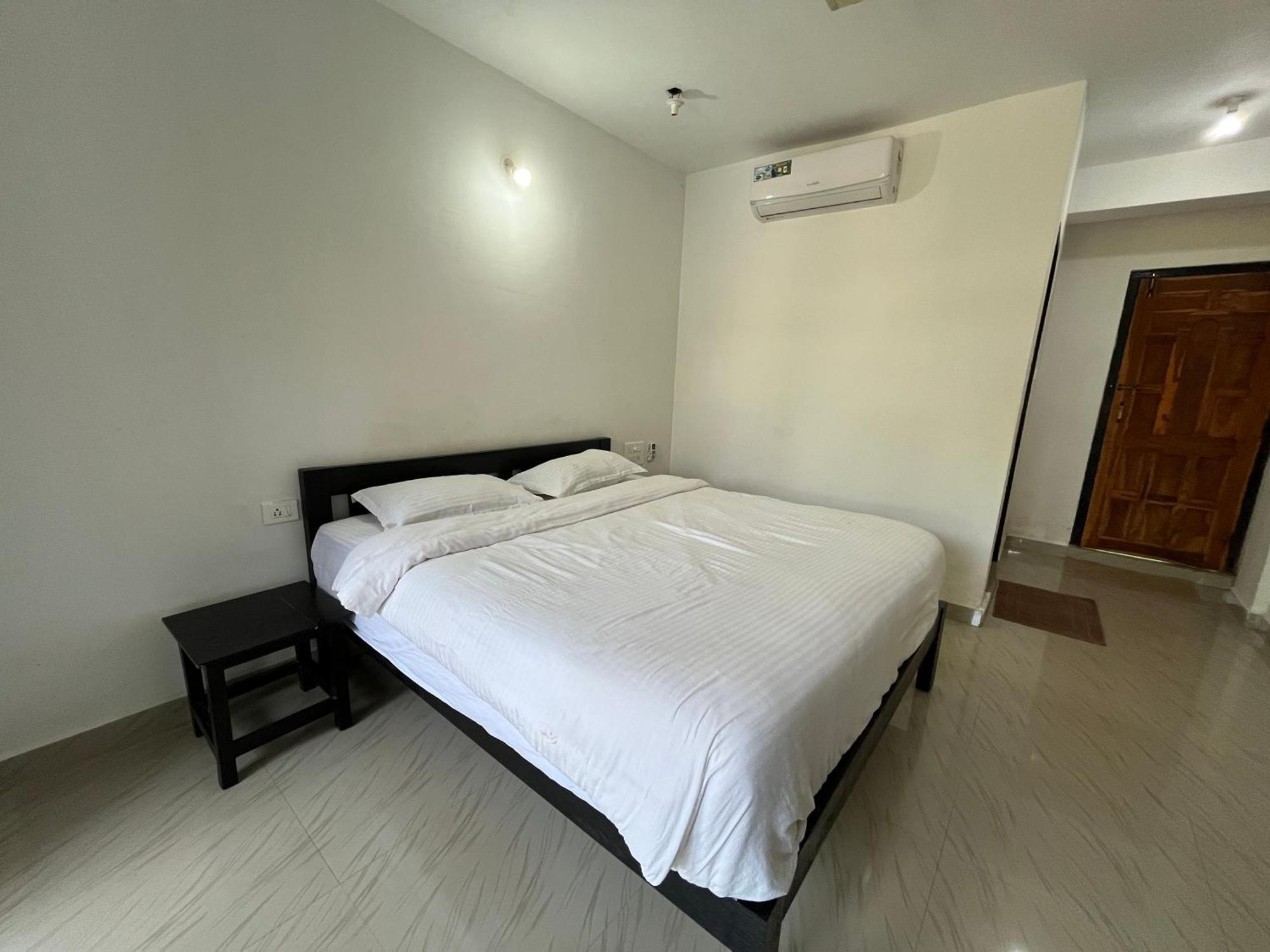God'S Gift Morjim Hotel Exterior photo